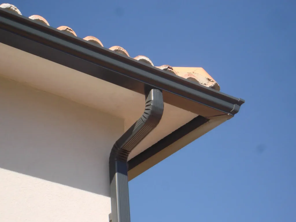 Zinguerie et gouttières sur toiture